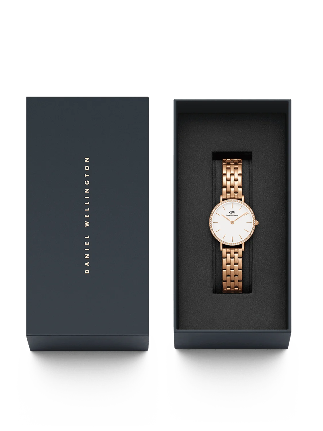 https://in.danielwellington.com/products/petite-lumine-bezel-5-link-melrose?variant=47227291238709/?utm_source=google&utm_medium=surfaces&utm_campaign=freeshoppingfeed