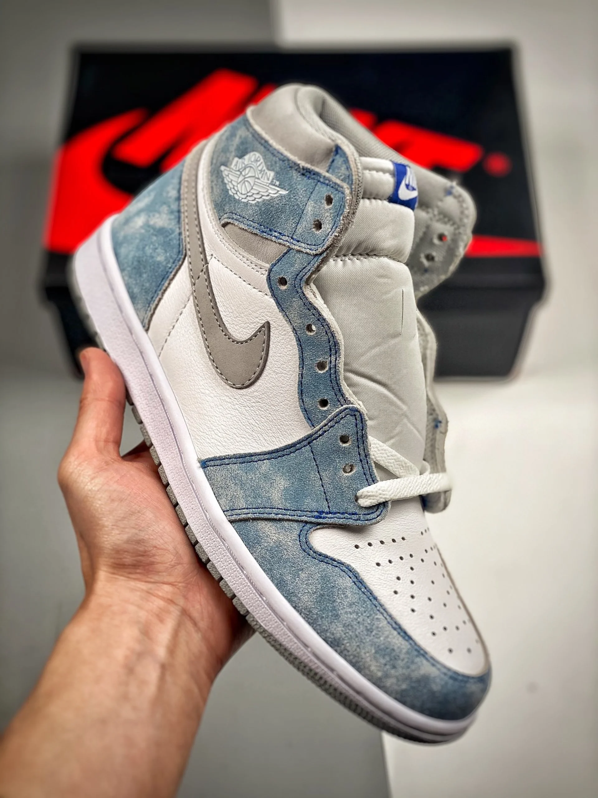 Nike Air Jordan 1 High Hyper Royal