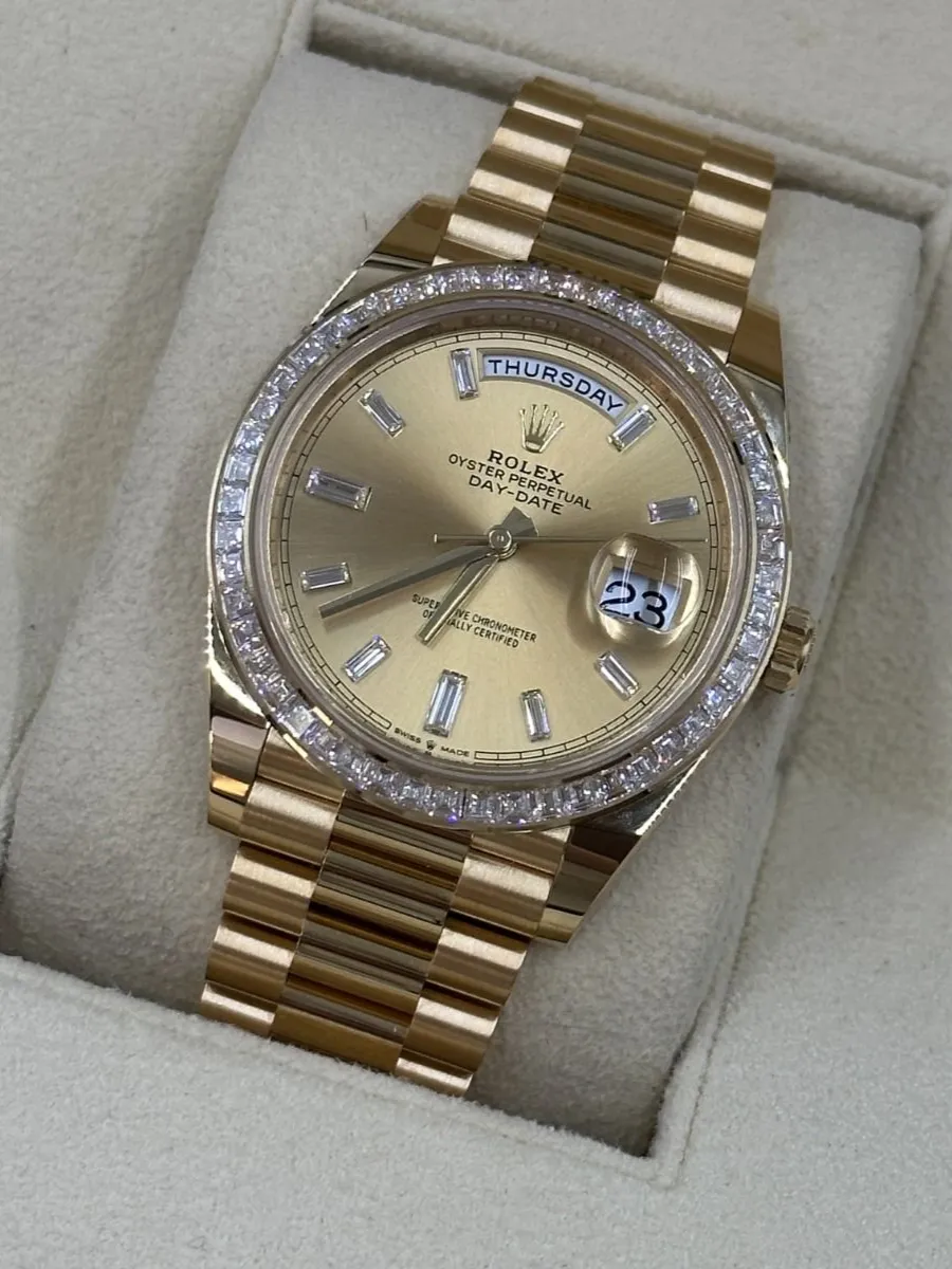 Rolex Day-Date 36 Oyster 36 mm yellow gold and diamonds