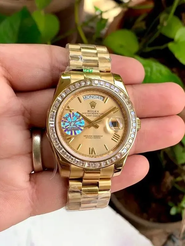 Rolex Day-Date 36 Oyster, 36 mm, yellow gold and diamonds